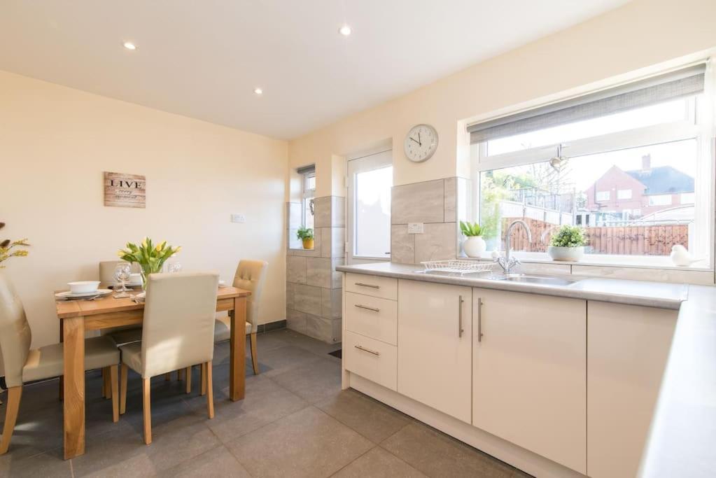 City Home From Home - Peaceful, Cosy & Modern 2Bed House นอตติงแฮม ภายนอก รูปภาพ